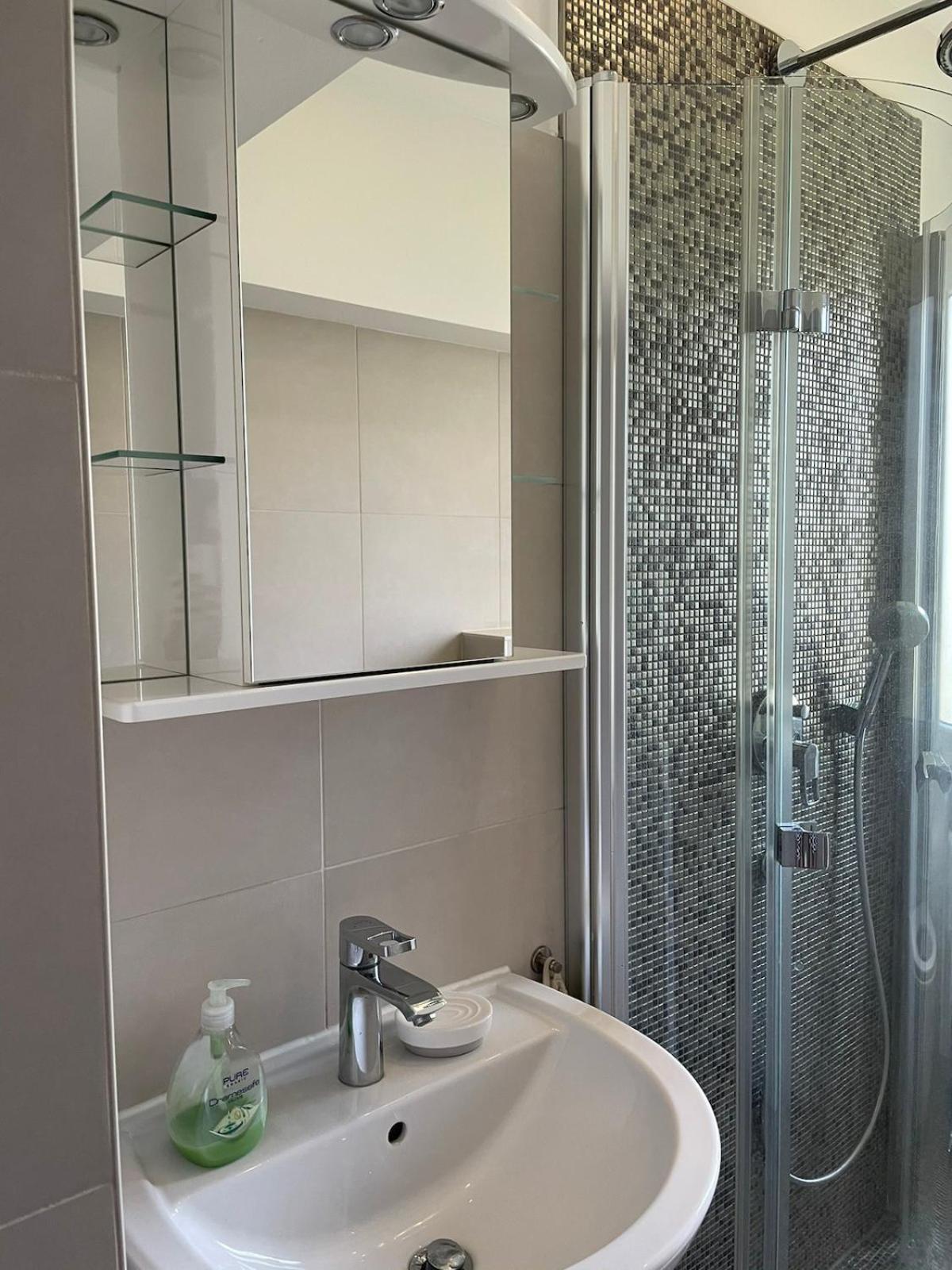 Modern And Cozy Apartment In Good Location Берлин Екстериор снимка